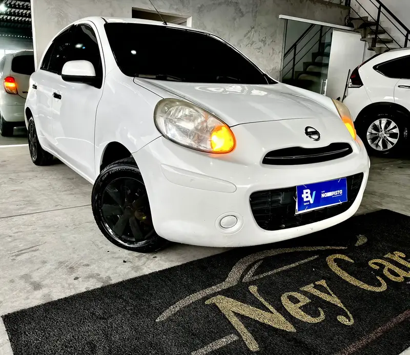 Nissan March 1.0 16V S (Flex)