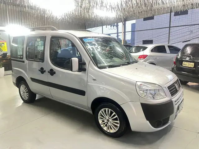 Carro Fiat Doblò 2013 Essence 1.8 16V (Flex)