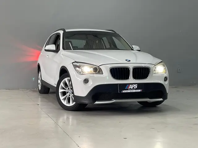 Carro BMW X1 2014 2.0 sDrive18i Top (aut)
