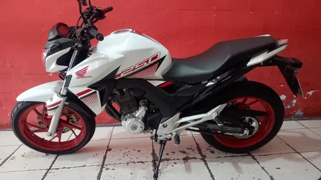 Moto Honda CB 250F Twister 2022 (CBS)