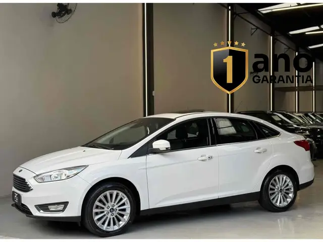 Carro Ford Focus Hatch 2017 Titanium 2.0 PowerShift