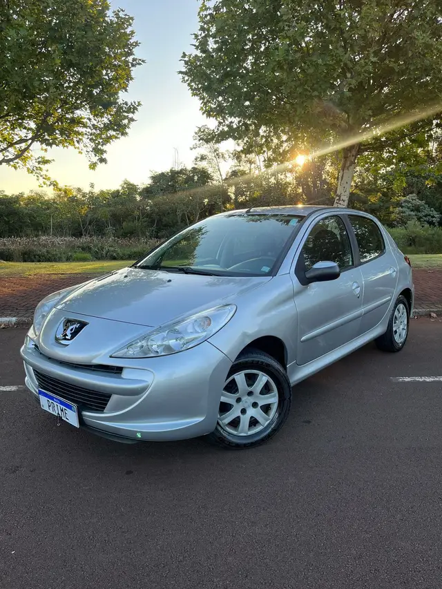 Carro Peugeot 207 2014 Hatch Active 1.4 (Flex)
