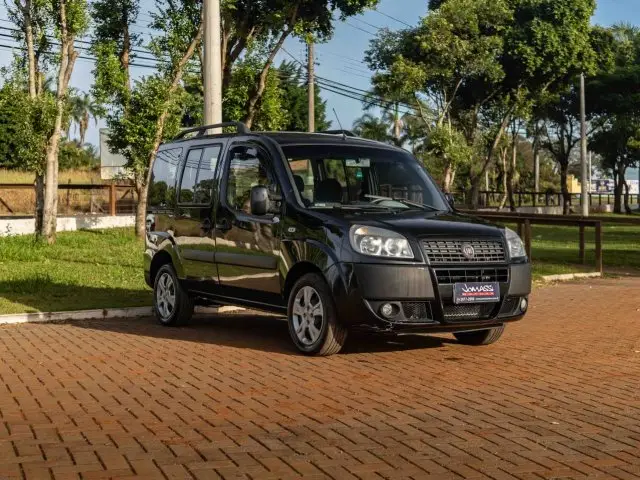 Carro Fiat Doblò 2012 Essence 1.8 16V (Flex)