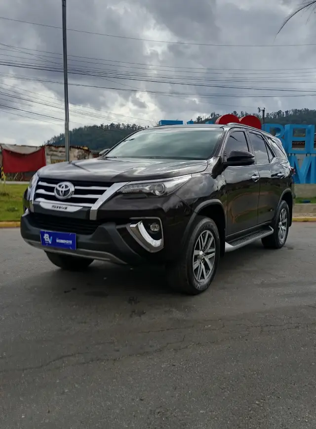 Carro Toyota SW4 2018 2.8 TDI SRX 5L 4x4 (Aut)