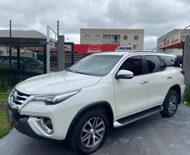 Carro Toyota Hilux Cabine Dupla 2017 Hilux 2.8 TDI SRX CD 4x4 (Aut)