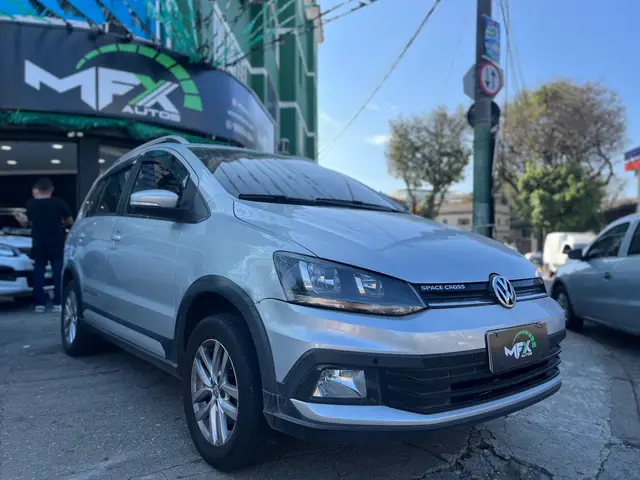 Carro Volkswagen SpaceCross 2016 1.6 16V MSI (Flex)