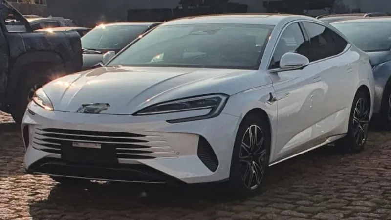 BYD Seal híbrido é visto no Brasil e pode enterrar o Honda Civic de vez