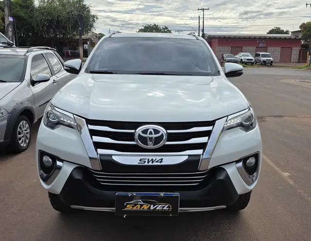 Carro Toyota SW4 2016 2.8 TDI SRX 5L 4x4 (Aut)