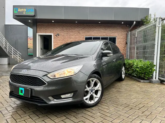 Carro Ford Focus Hatch 2017 SE Plus 2.0 PowerShift