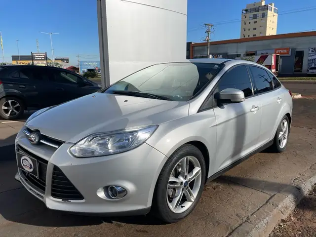Carro Ford Focus Hatch 2015 SE Plus 2.0 16V PowerShift