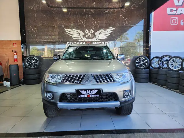 Carro Mitsubishi Pajero Dakar 2013 3.2 HPE 4WD (aut)