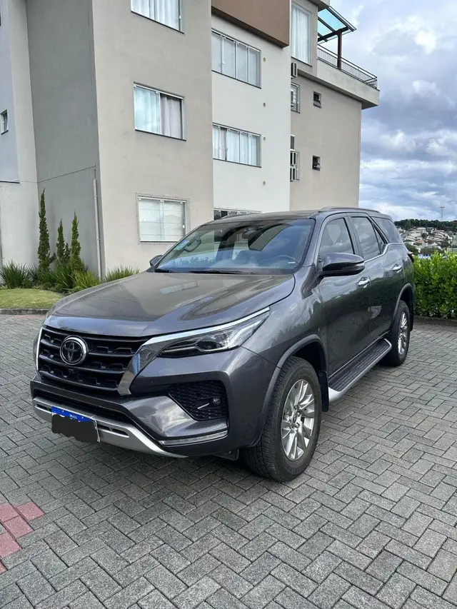 Carro Toyota SW4 2022 SRX 2.8 turbodiesel 7L 4x4 (Aut)