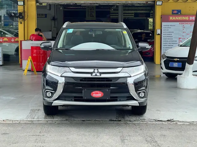 Carro Mitsubishi Outlander 2018 Comfort 2.0 16V (Aut)