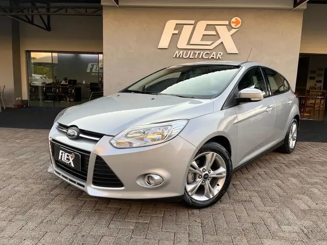 Carro Ford Focus Hatch 2015 SE 1.6 16V TiVCT PowerShift