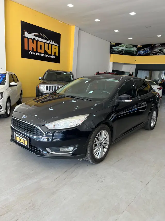 Carro Ford Focus Hatch 2017 SE Plus 2.0 PowerShift