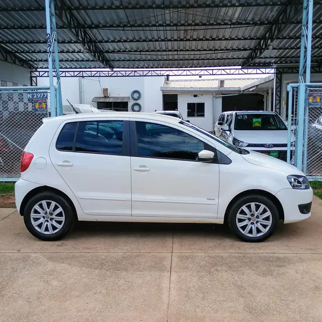 Carro Volkswagen Fox 2014 1.0 TEC (Flex) 4p