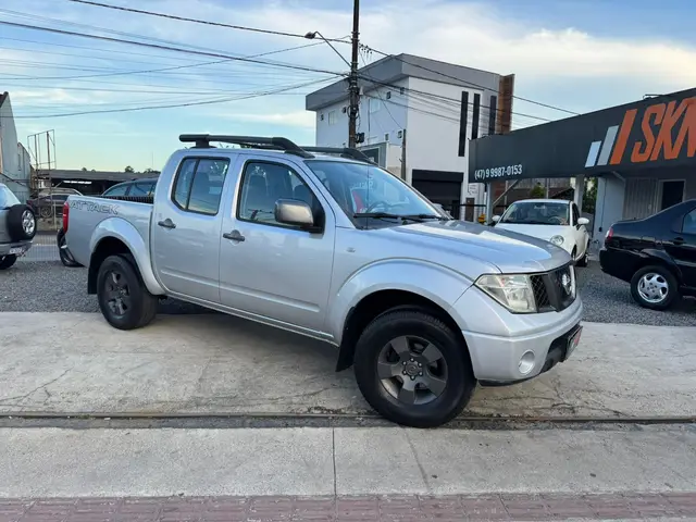 Carro Nissan Frontier 2009 XE 4x4 2.5 16V (cab. dupla)