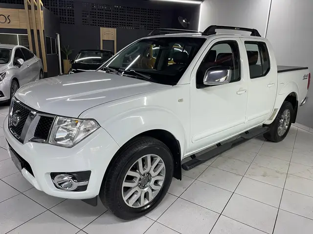 Carro Nissan Frontier 2015 2.5 TD CD 4x4 SL (Aut)