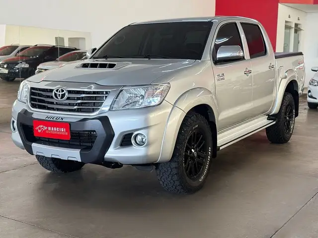 Carro Toyota Hilux Cabine Dupla 2014 Hilux 3.0 TDI 4x4 CD SRV (Aut)