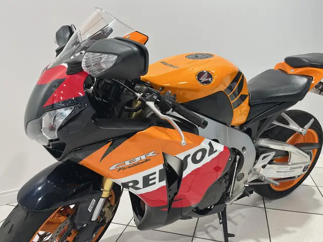 Carro Honda CBR 1000RR 2011 Fireblade (ABS)