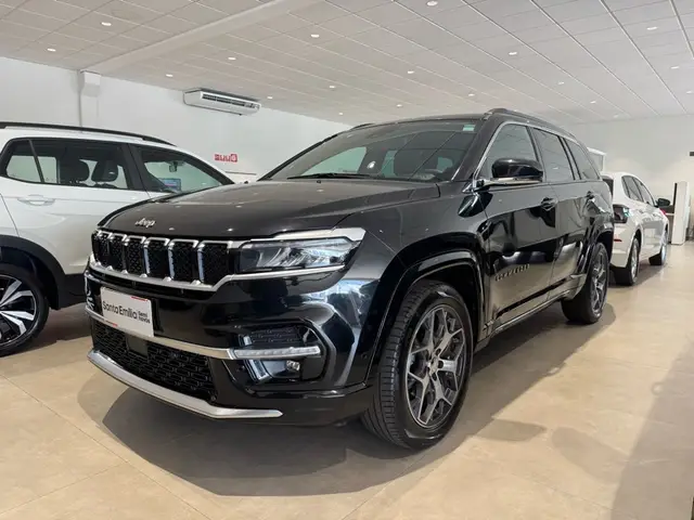 Carro Jeep Commander 2023 Overland 1.3 T270