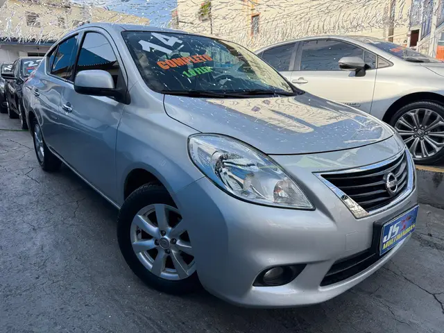 Carro Nissan Versa 2014 1.6 16V SL (Flex)