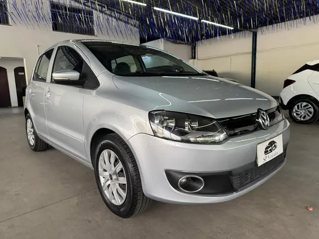 Carro Volkswagen Fox 2014 1.0 TEC  BlueMotion (Flex) 2p