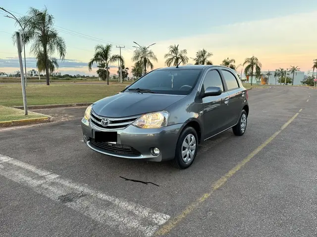 Carro Toyota Etios 2013 XS 1.3 (Flex)