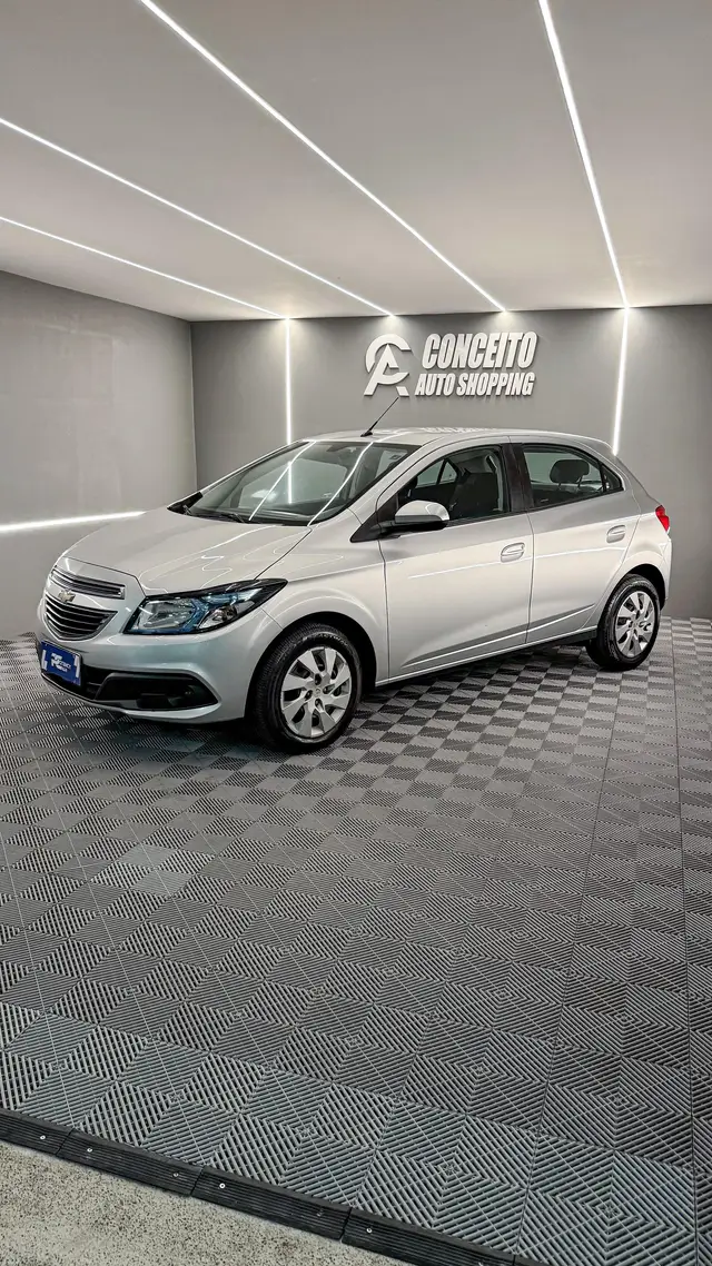 Carro Chevrolet Onix 2015 1.4 LT SPE/4