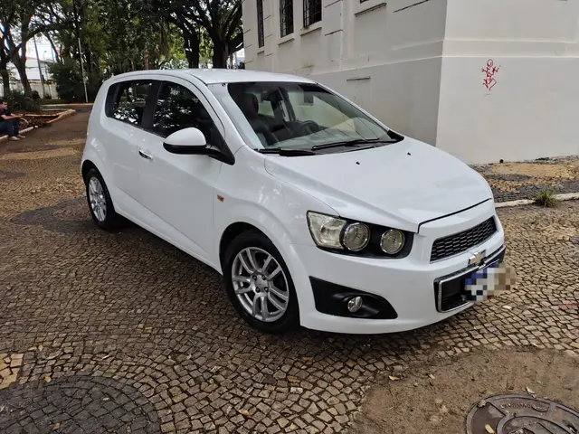 Carro Chevrolet Sonic 2012 Hatch LTZ (Aut)