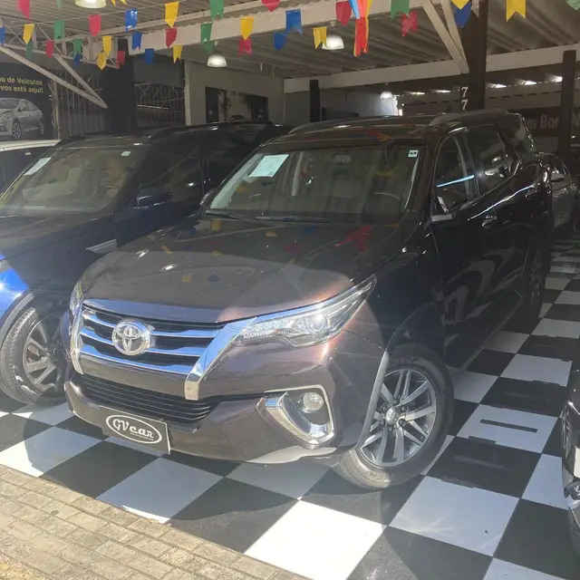 Carro Toyota SW4 2017 2.8 TDI SRX 5L 4x4 (Aut)