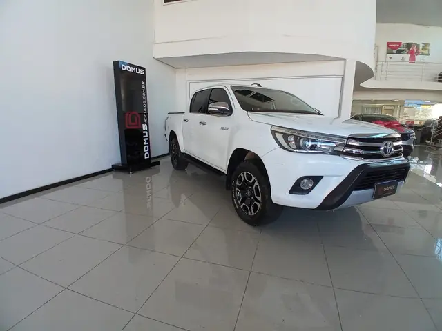 Carro Toyota Hilux Cabine Dupla 2017 Hilux 2.8 TDI SRX CD 4x4 (Aut)