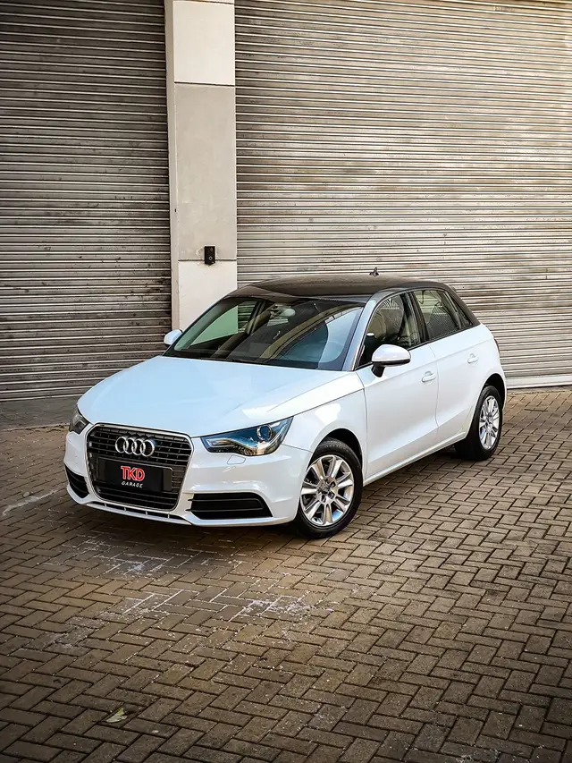 Carro Audi A1 2015 1.4 TFSI Sportback Attraction S Tronic