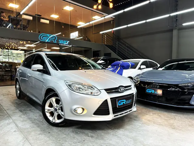 Carro Ford Focus Hatch 2015 SE 1.6 16V TiVCT