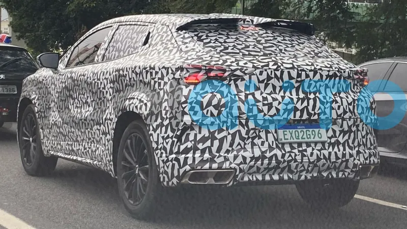 “Nivus” chinês com grade de Peugeot e interior de BMW é testado no Brasil