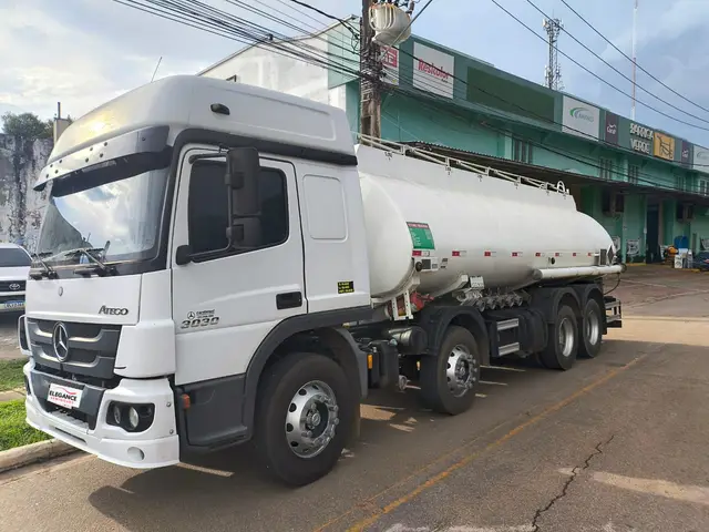 Carro Mercedes-Benz Atego 2021 3030/54 8X2