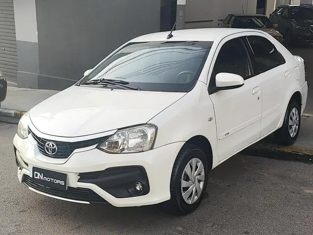 Carro Toyota Etios 2018 Platinum 1.5 (Aut) (Flex)