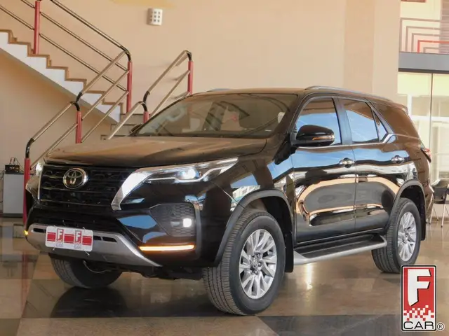 Carro Toyota SW4 2022 SRX 2.8 turbodiesel 7L 4x4 (Aut)
