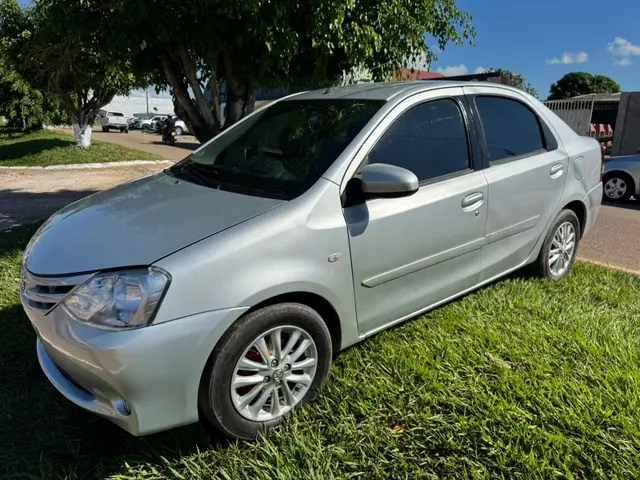 Carro Toyota Etios Sedan 2014 XLS 1.5 (Flex)