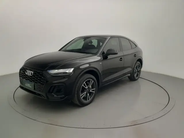 Carro Audi Q5 2023 Performance Black TFSIe