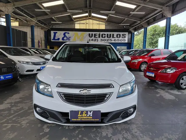 Carro Chevrolet Onix 2014 HATCH LTZ 1.4 8V FlexPower 5p Mec.