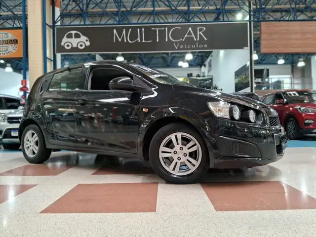 Carro Chevrolet Sonic 2014 Hatch LT 1.6