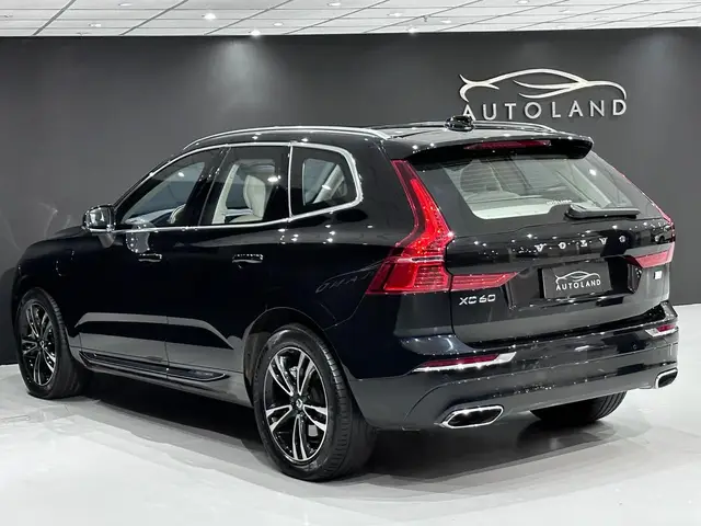 Carro Volvo XC60 2021 Momentum T8 2.0 Hybrid AWD (Aut)