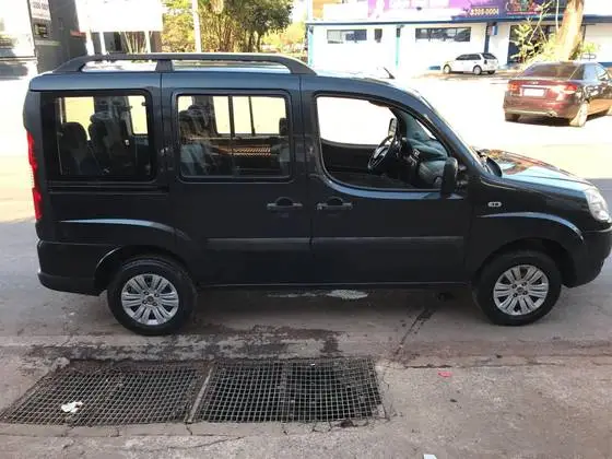 Carro Fiat Doblò 2014 Essence 1.8 16V (Flex)
