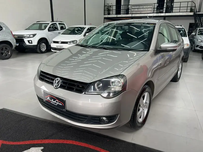 Volkswagen Polo Sedan 1.6 8V (Flex)