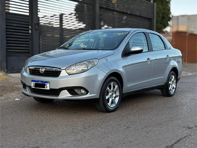 Carro Fiat Grand Siena 2014 Evo Attractive 1.4 8V (Flex)