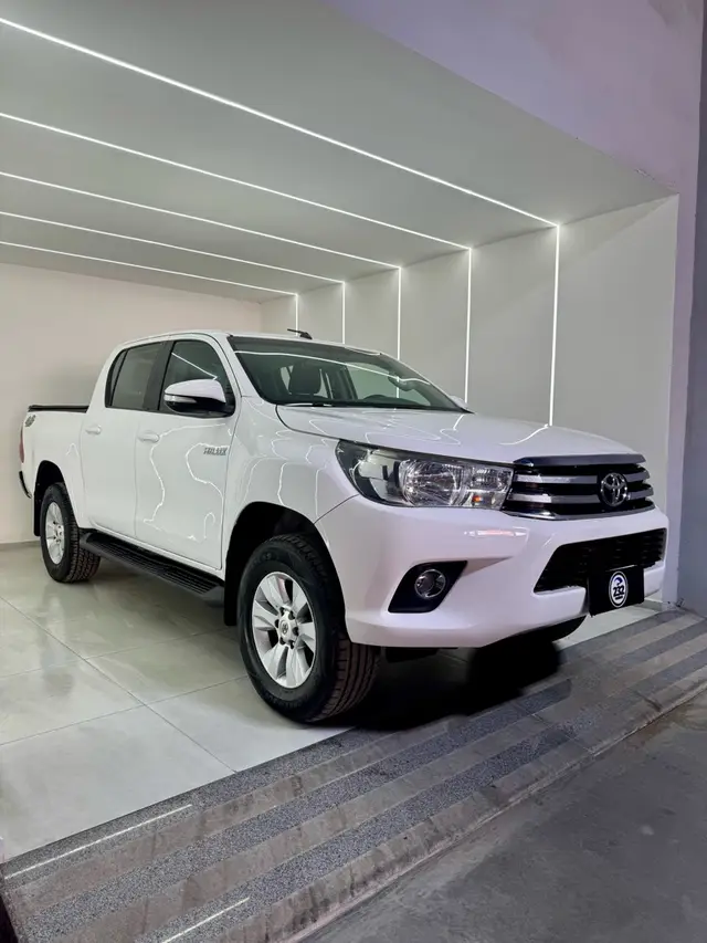 Carro Toyota Hilux Cabine Dupla 2017 Hilux 2.8 TDI STD CD 4x4
