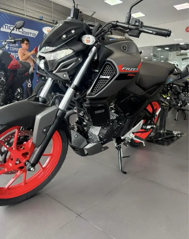 Moto Yamaha Fazer FZ15 2025 Connected