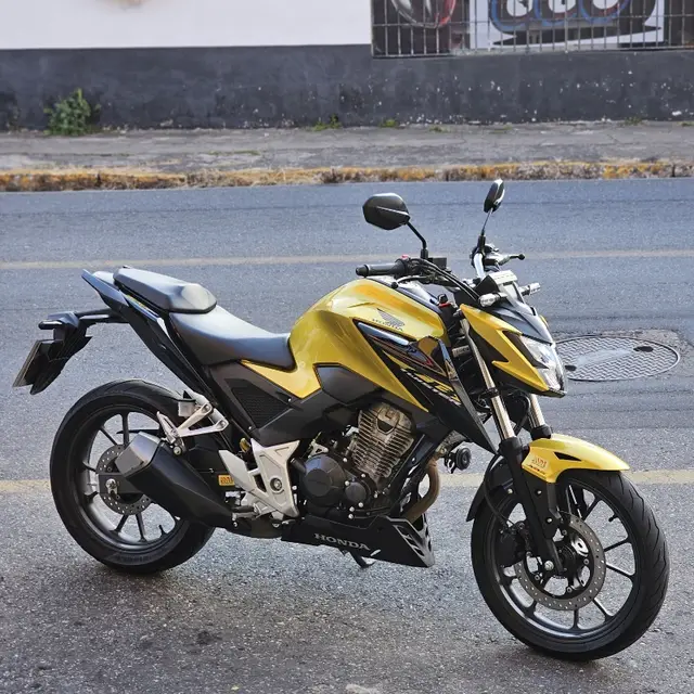 Carro Honda CB 300F Twister 2023 Standard