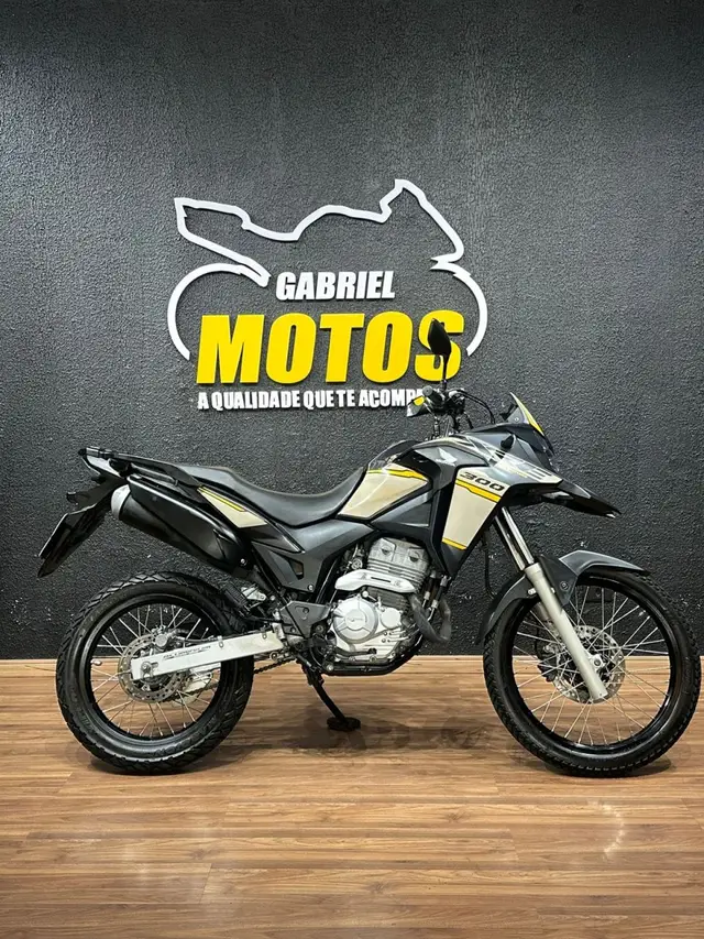 Carro Honda XRE 300 2022 Adventure (Flex)
